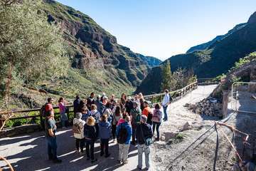 El Cabildo organiza recorridos por este monumento natural para dar a conocer su historia y sus riquezas (Foto TA)